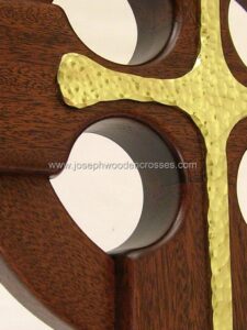 16 Inch Mahogany Celtic Cross with Brass Inlay inlay closeup