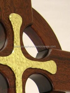 16 Inch Mahogany Celtic Cross with Brass Inlay inlay top closeup
