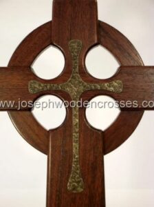 16 Inch Mahogany Celtic Cross with Bronze Resin Inlay front closeup